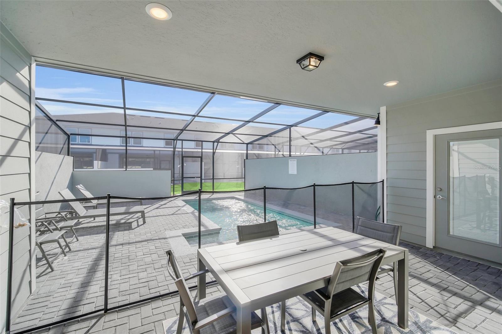 WINDSOR ISLAND RESIDENCE PH 3 - Residential