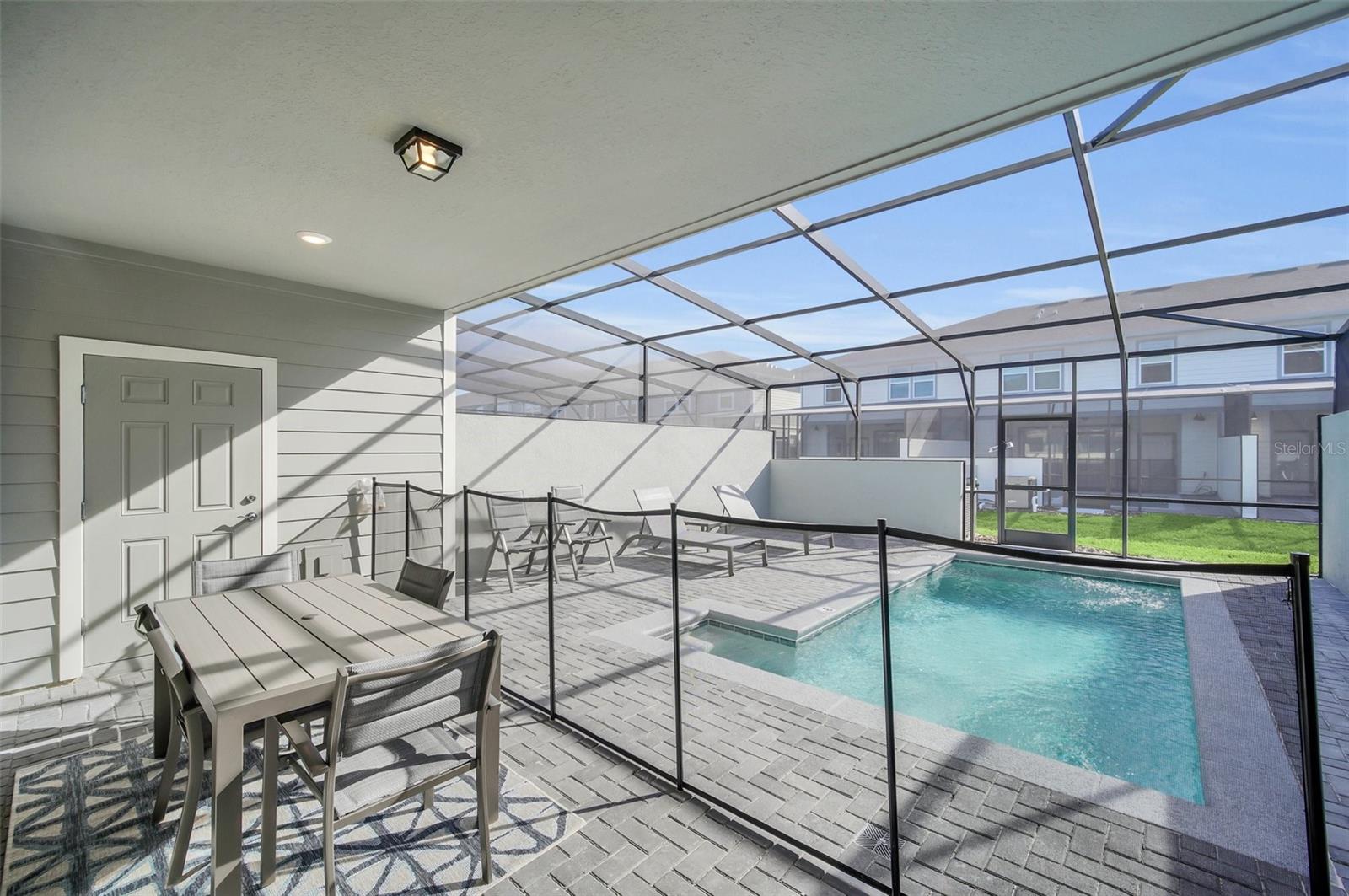 WINDSOR ISLAND RESIDENCE PH 3 - Residential