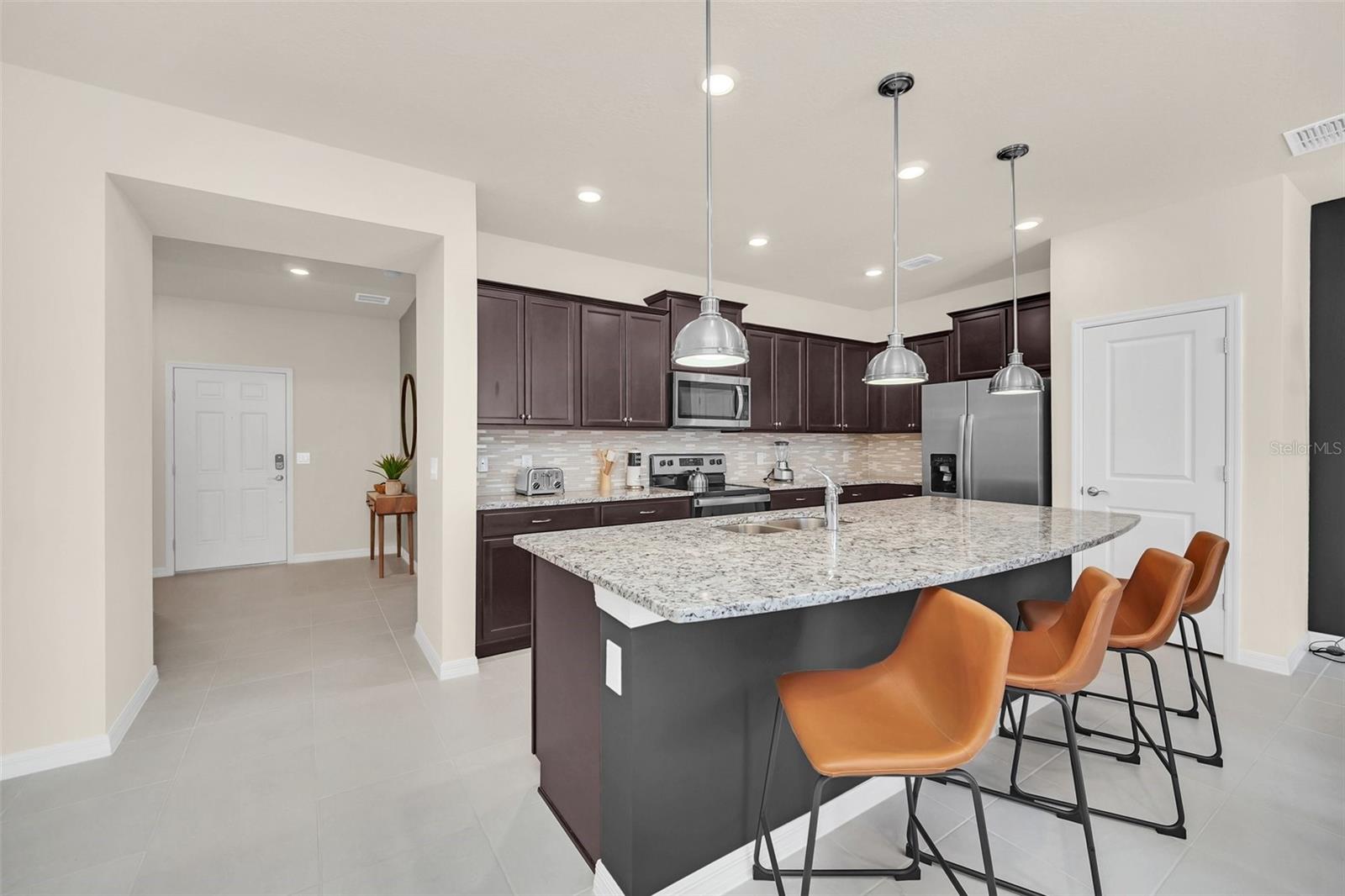 WINDSOR ISLAND RESIDENCE PH 3 - Residential