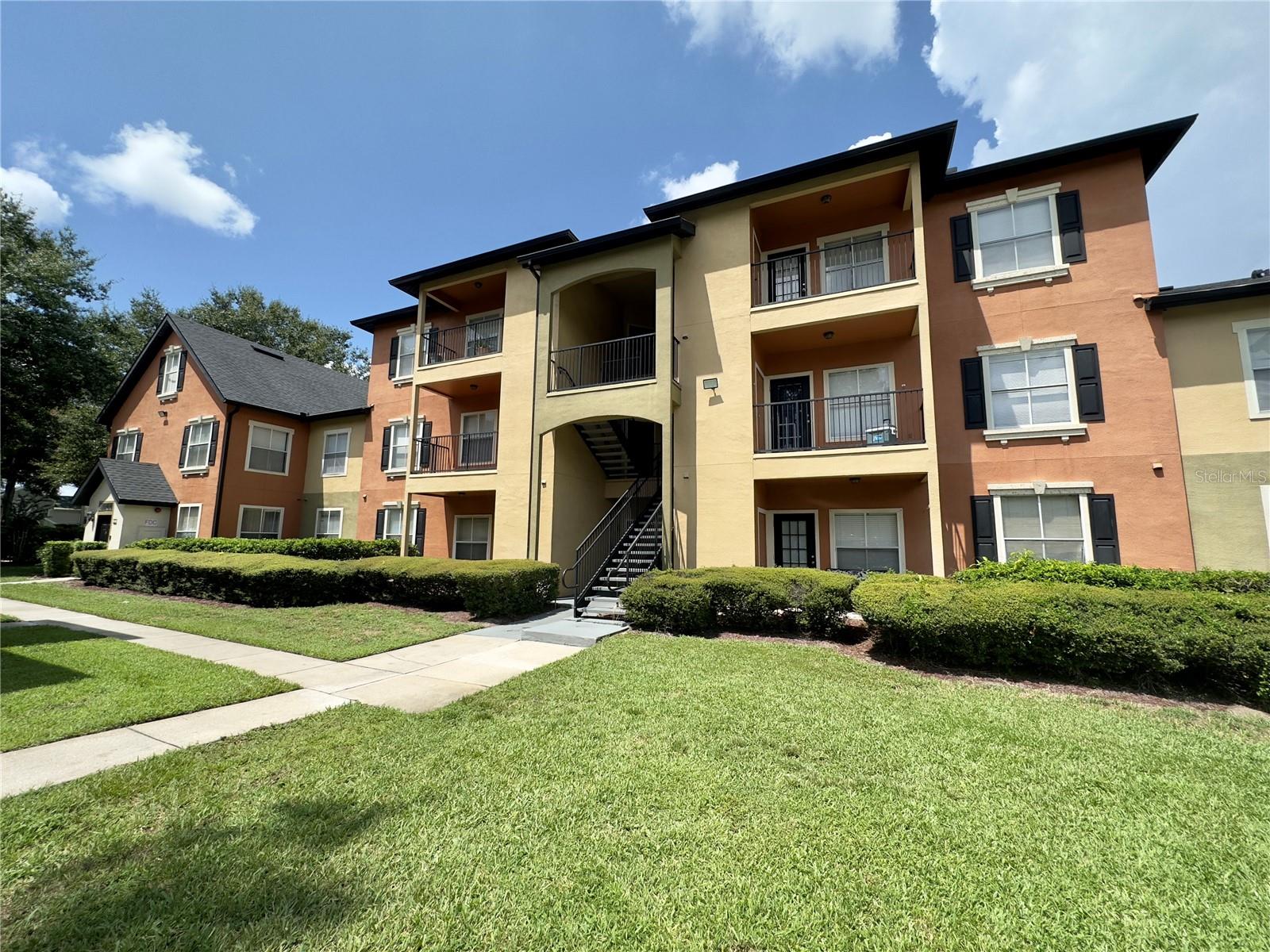 Great 1st floor **FRESHLY PAINTED**, end unit with covered porch, storage and inside utility room. Well laid out floor plan with Beautiful tile floors in the living room and dining room. Good size Bedroom with a large walk in closet. Gated community is close to bus stops, Valencia Community College, Restaurants, shopping and area attractions.