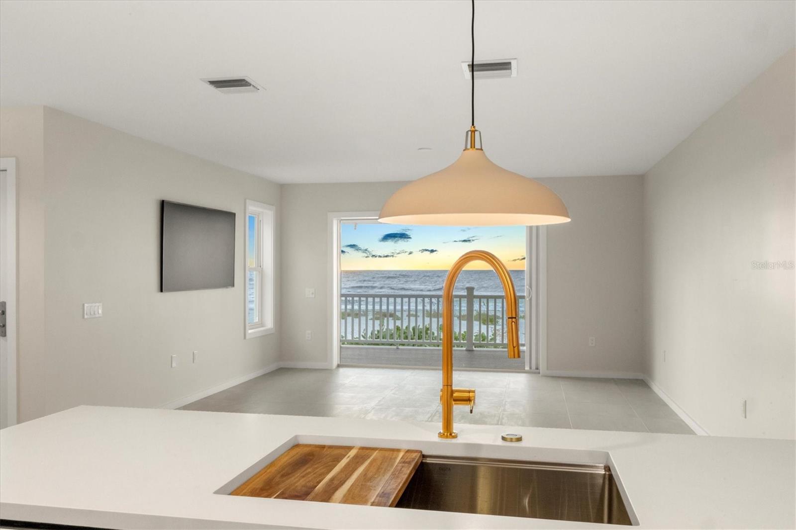 LIGHTHOUSE RESIDENCE 18 - Residential