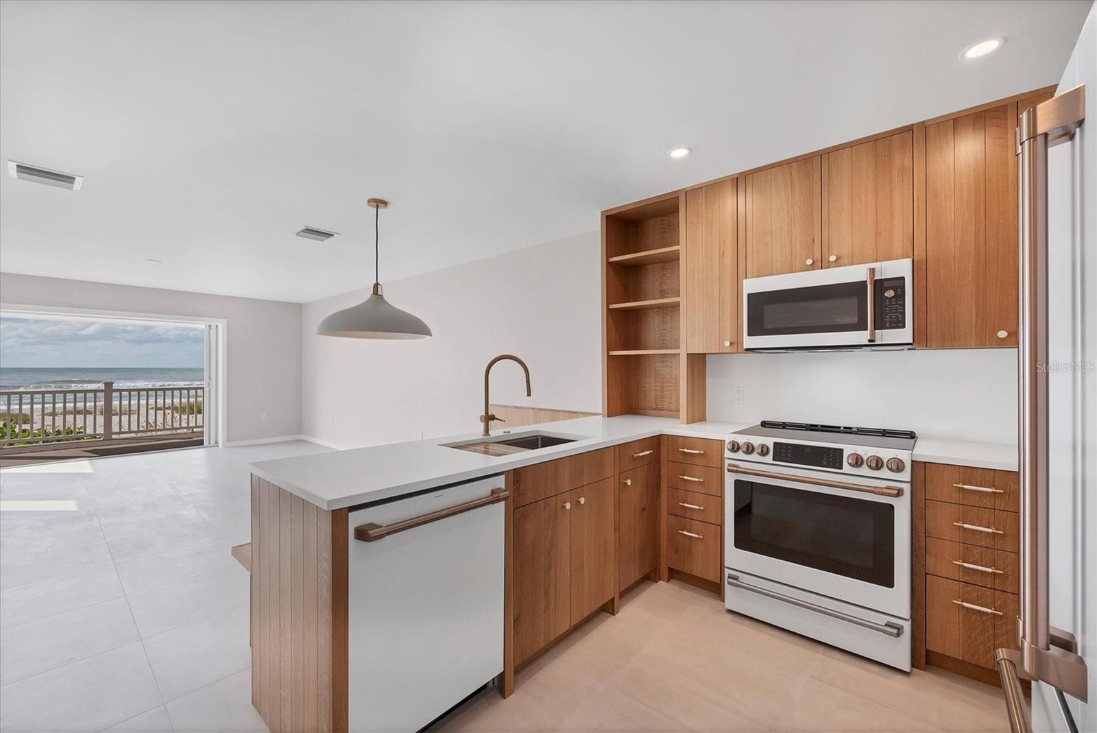 LIGHTHOUSE RESIDENCE 18 - Residential