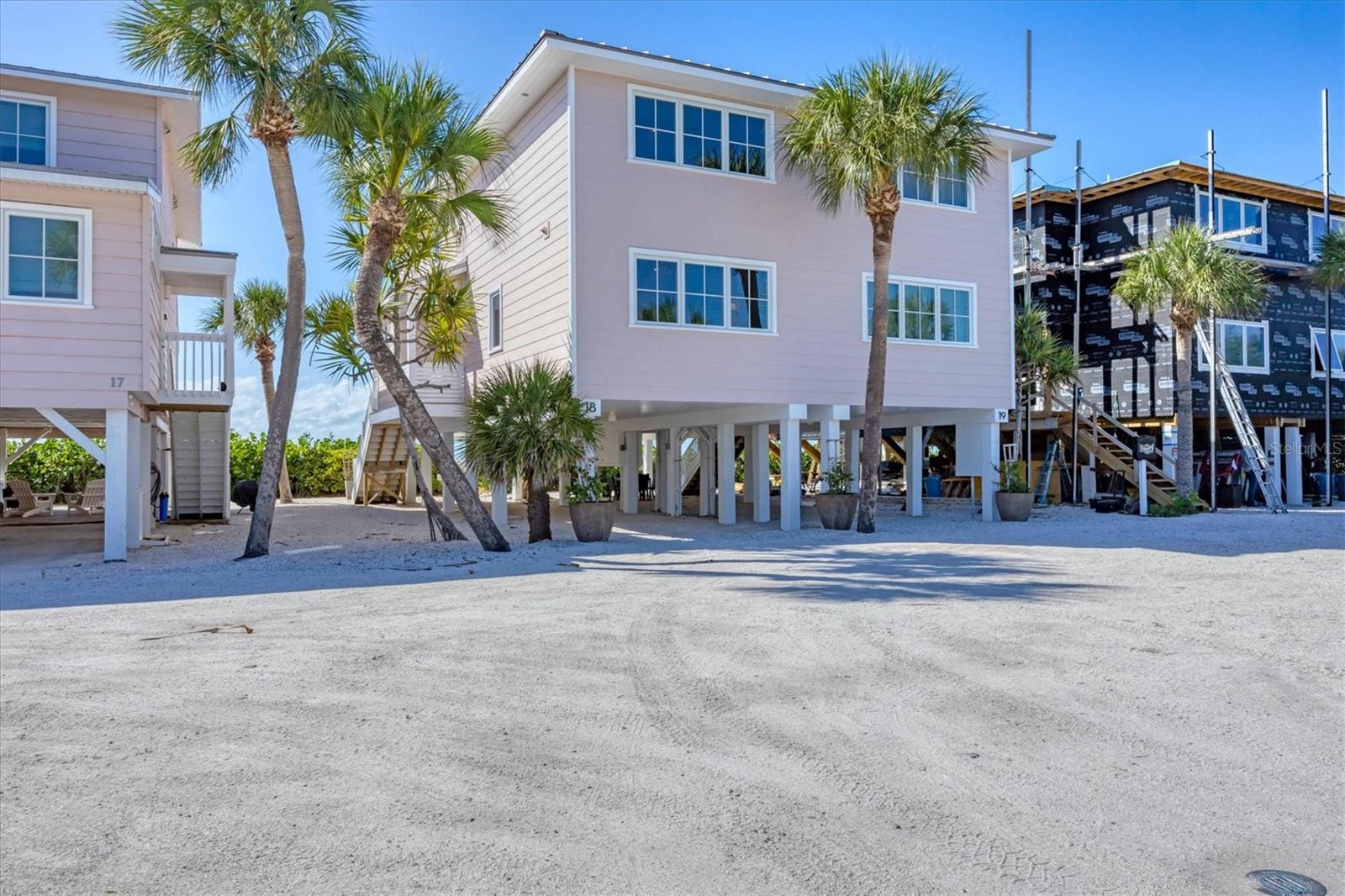 LIGHTHOUSE RESIDENCE 18 - Residential