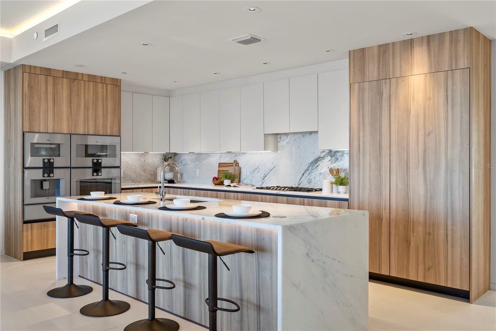 SERENA BY THE SEA CONDO - Residential
