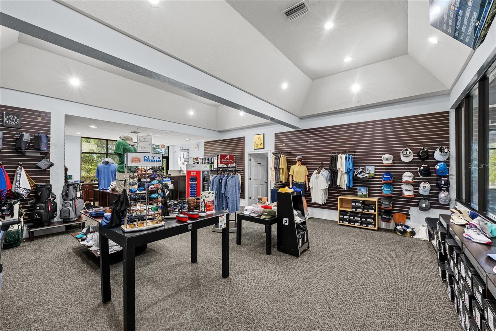 WINDSOR PARK AT THE EAGLES-FI - Residential