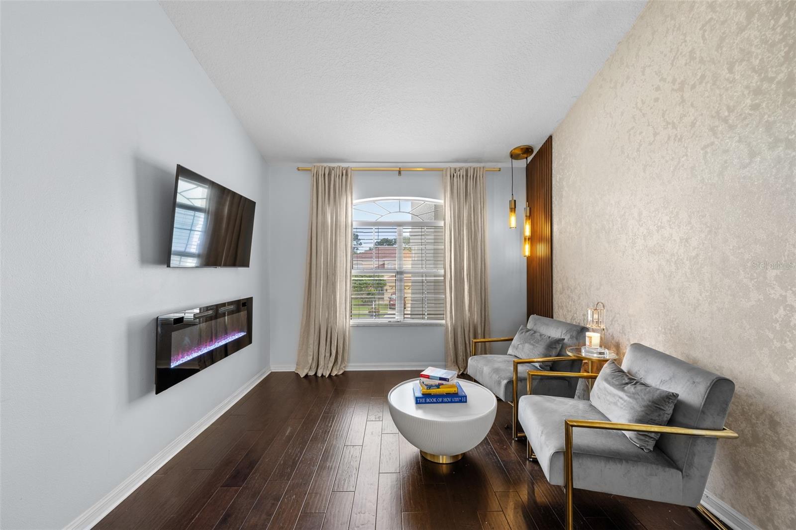 WINDSOR PARK AT THE EAGLES-FI - Residential