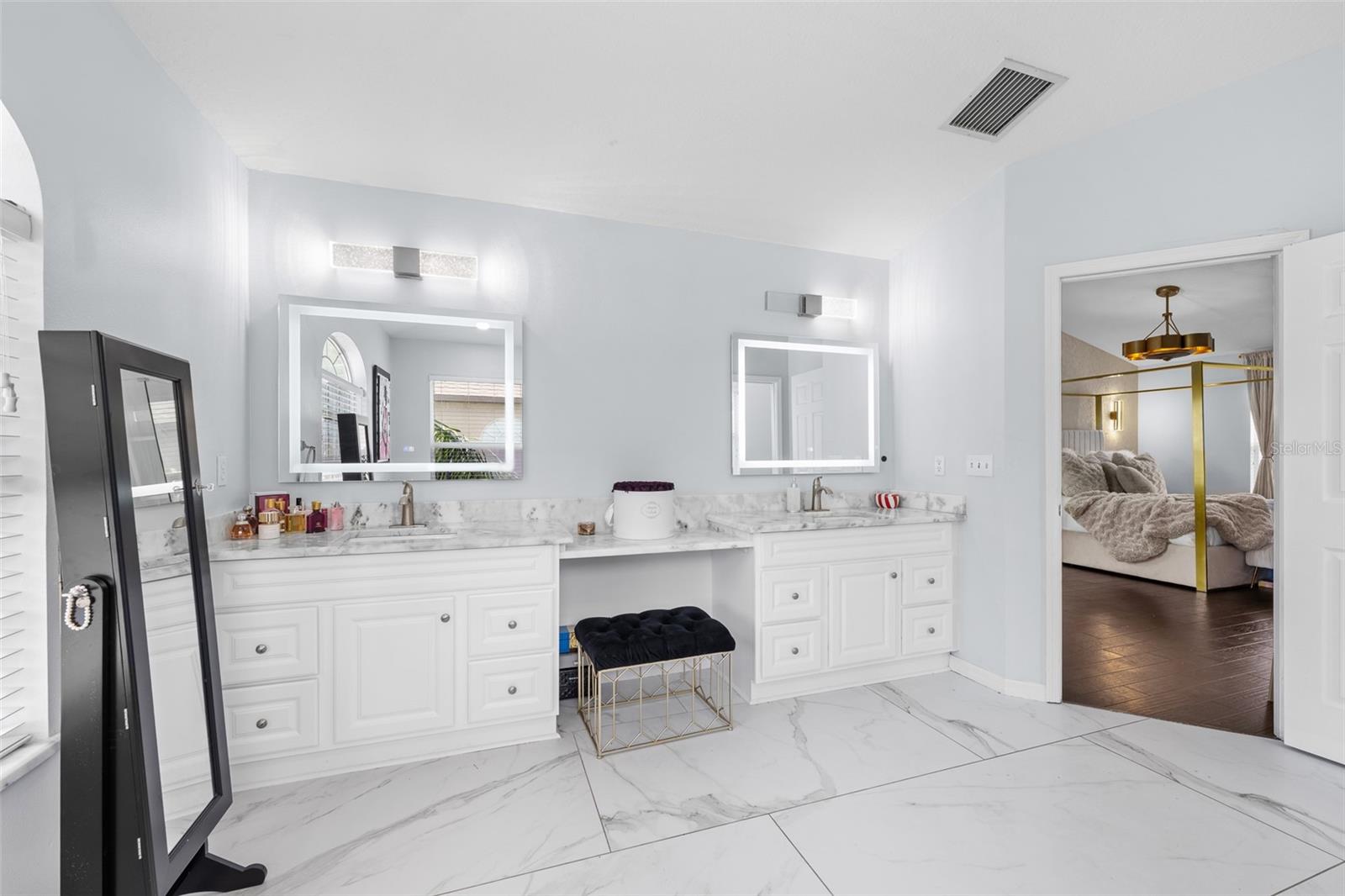 WINDSOR PARK AT THE EAGLES-FI - Residential