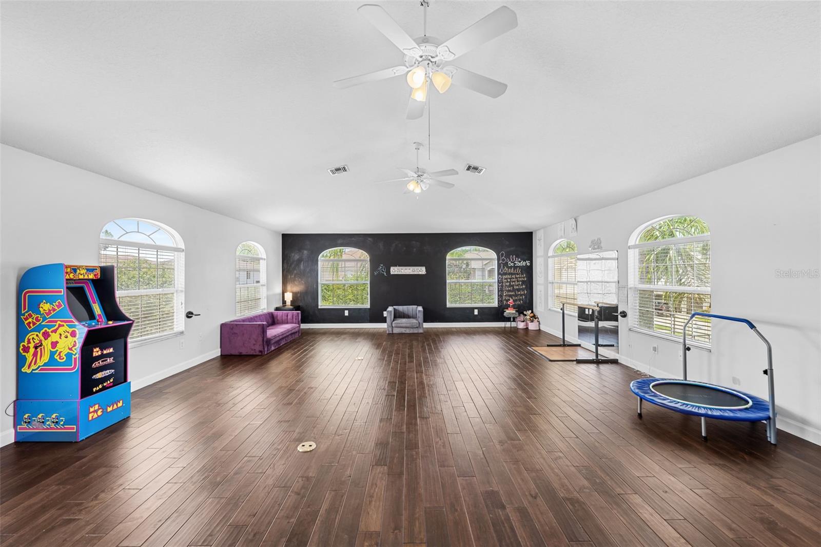 WINDSOR PARK AT THE EAGLES-FI - Residential