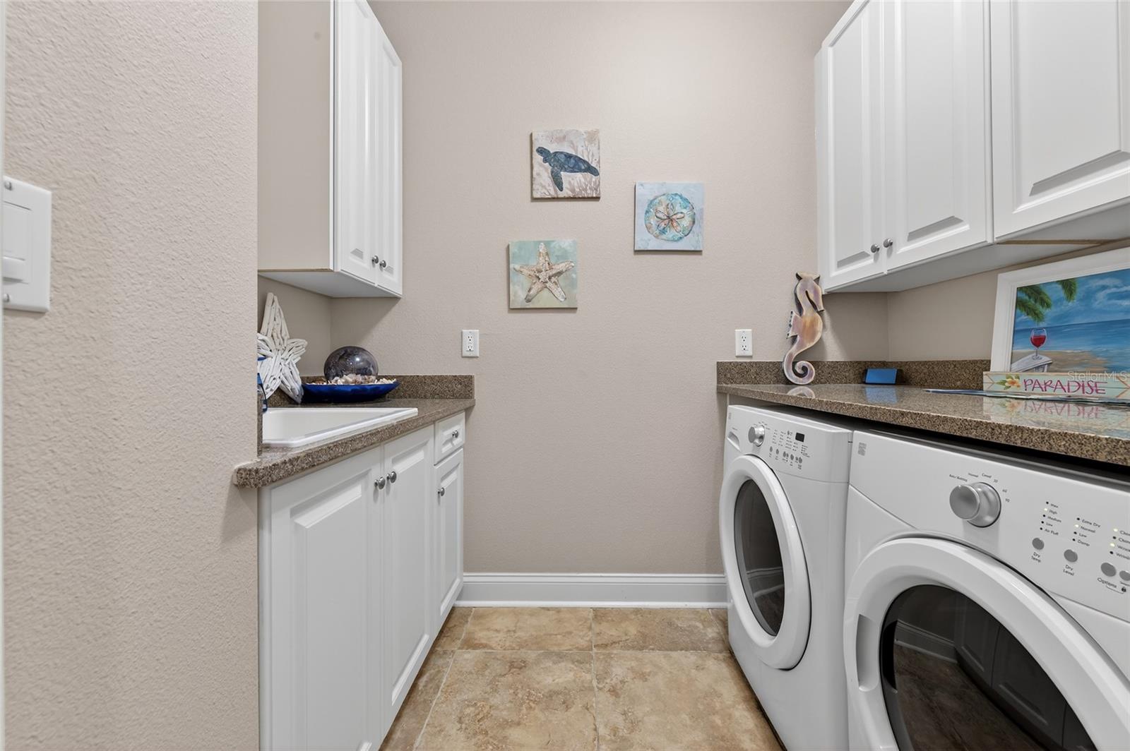 OCEANSIDE/BEVERLY BEACH CONDO - Residential