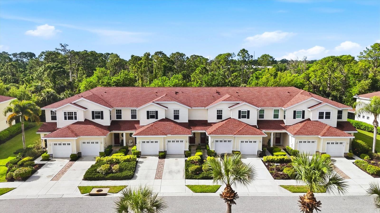TOWNS AT LAKESIDE - Residential