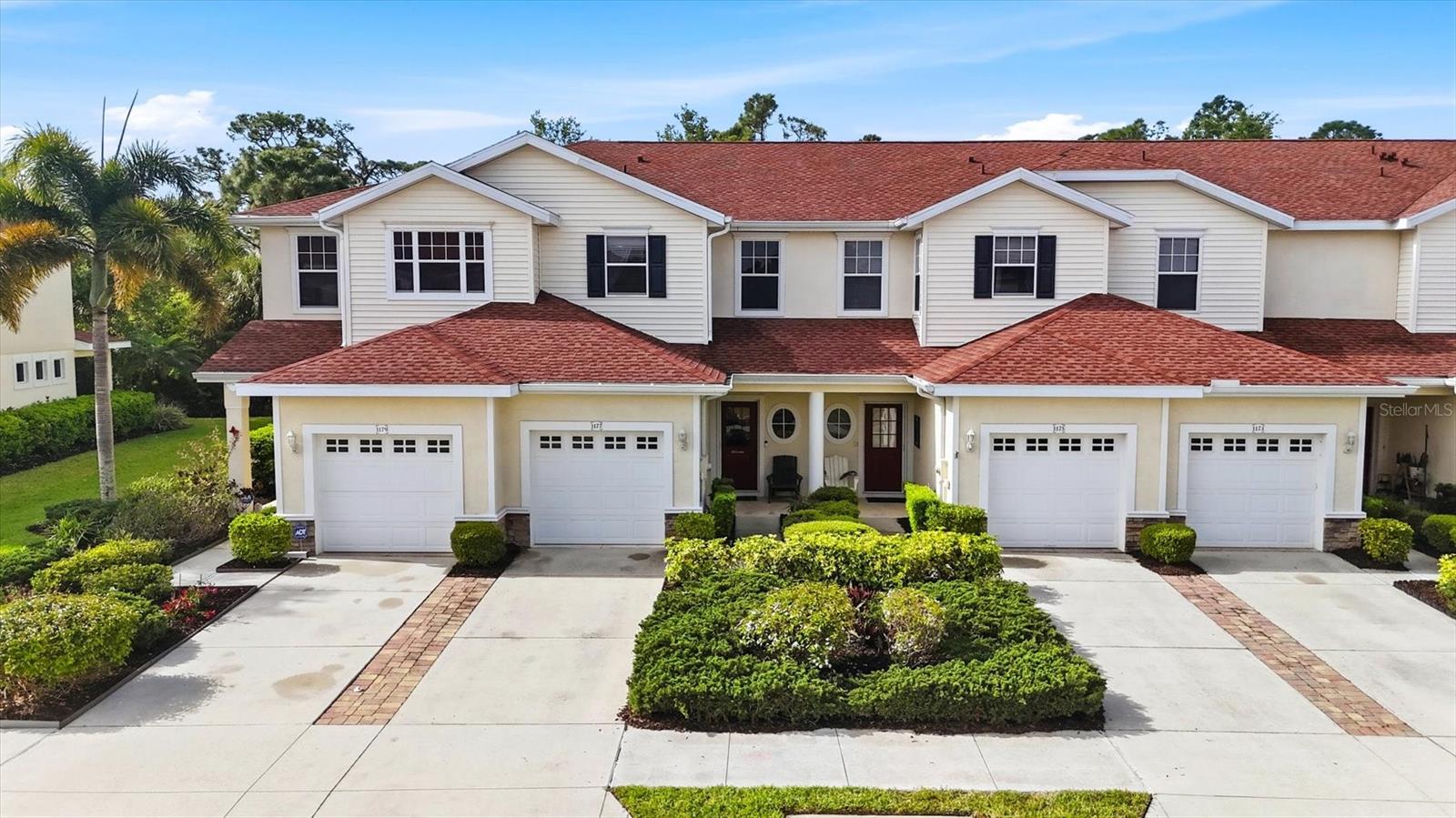 TOWNS AT LAKESIDE - Residential