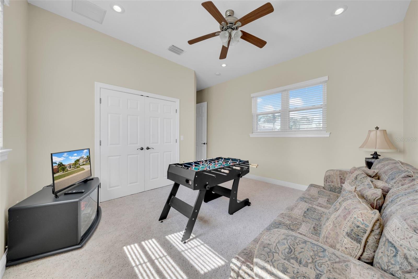THURSTON GROVES - Residential