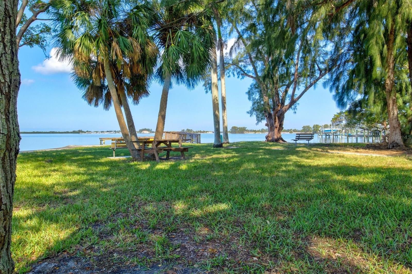 BAYVIEW GROVE - Land