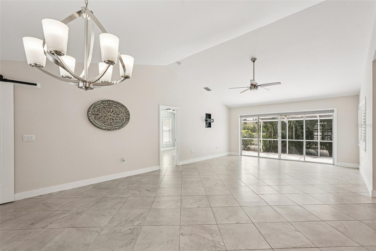 PALM COURT - Residential