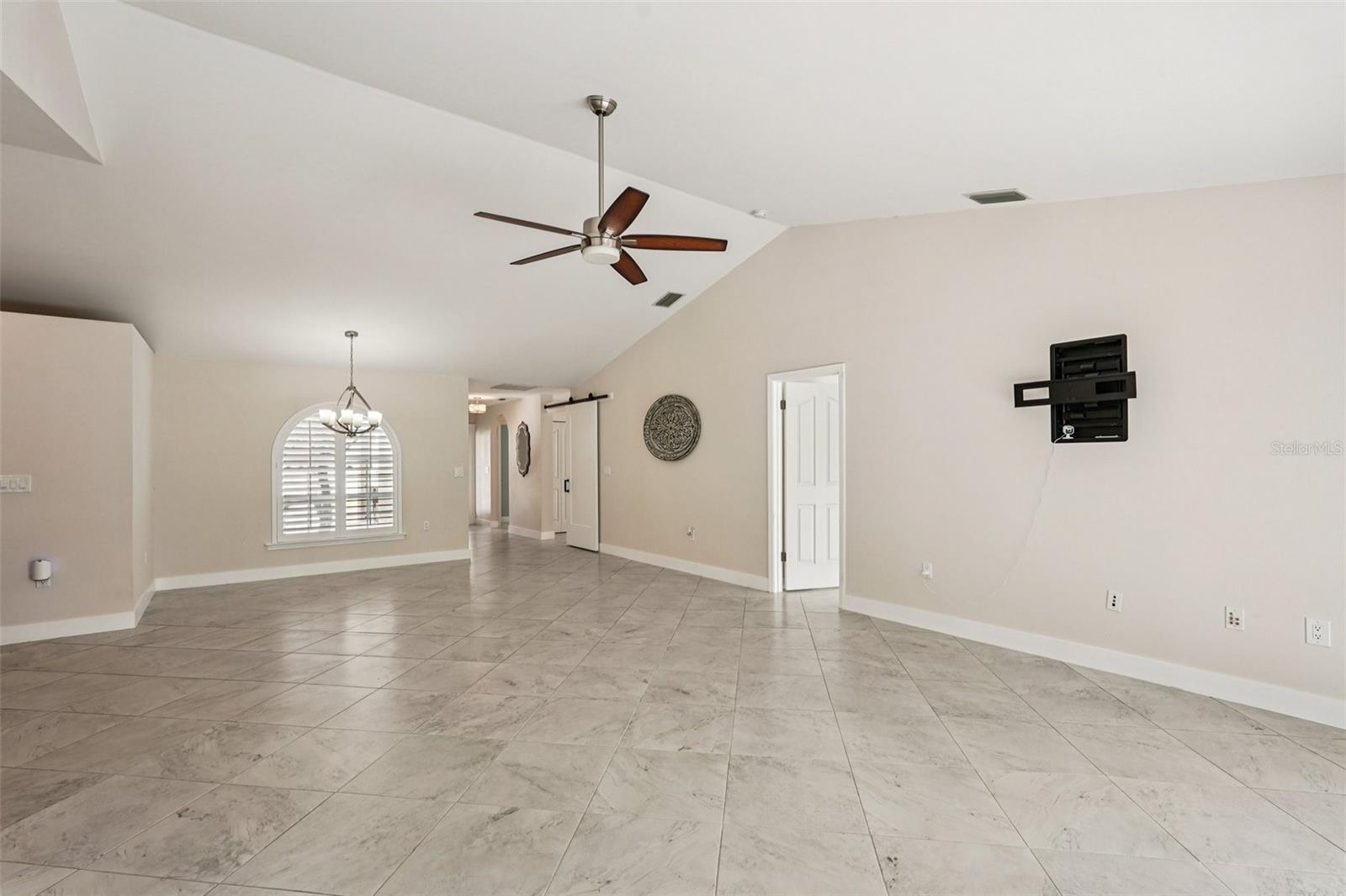 PALM COURT - Residential