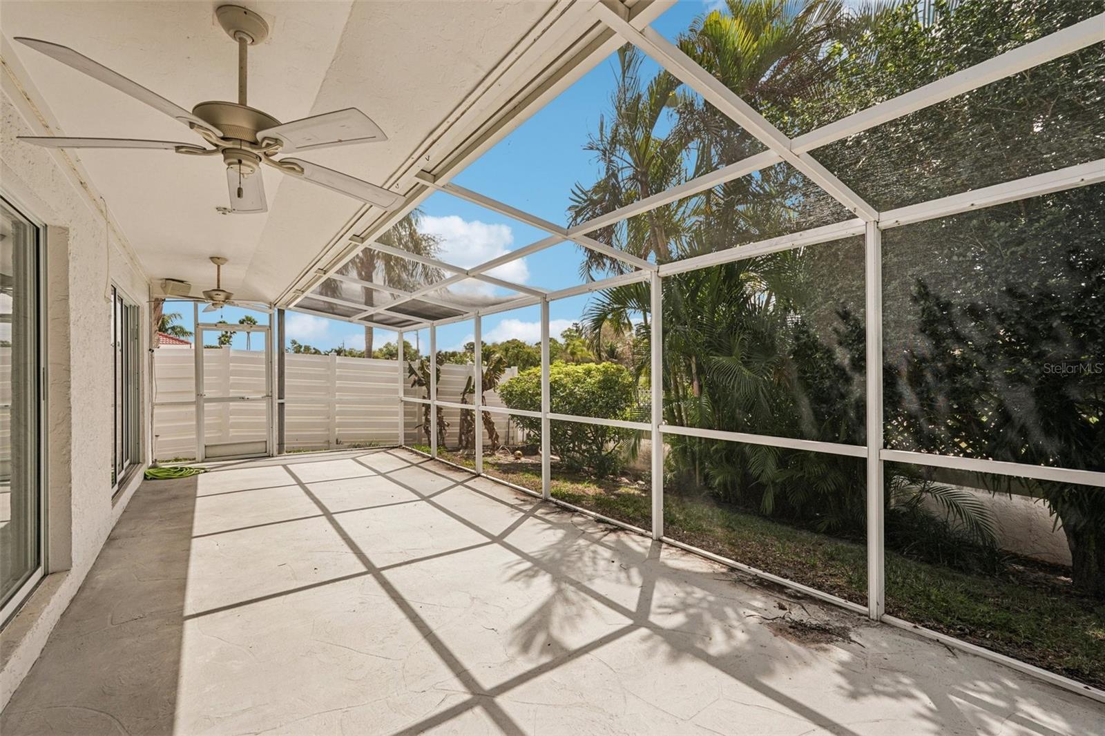 PALM COURT - Residential