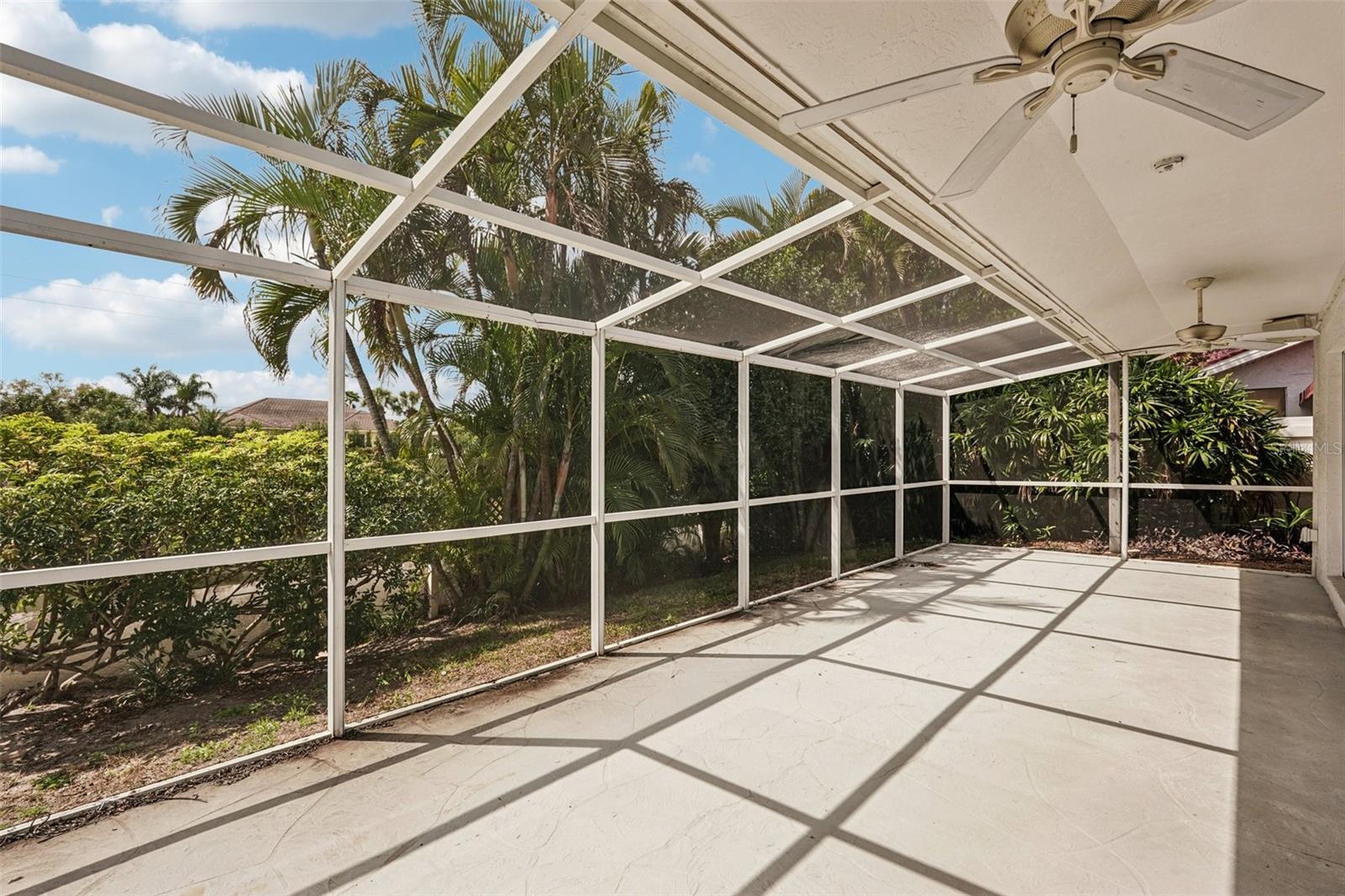 PALM COURT - Residential