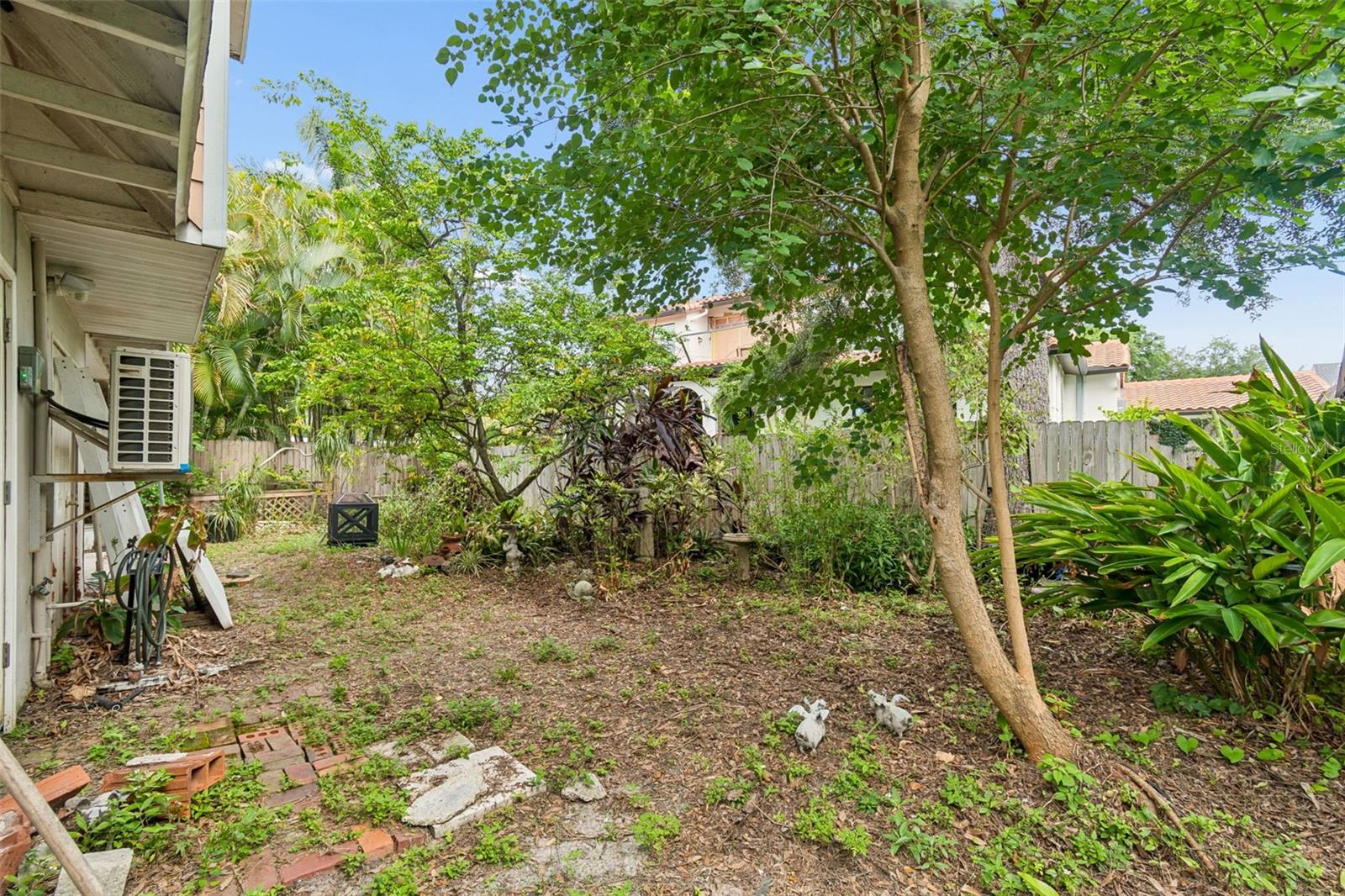 DAVIS ISLANDS PB10 PG52 TO 57 - Residential