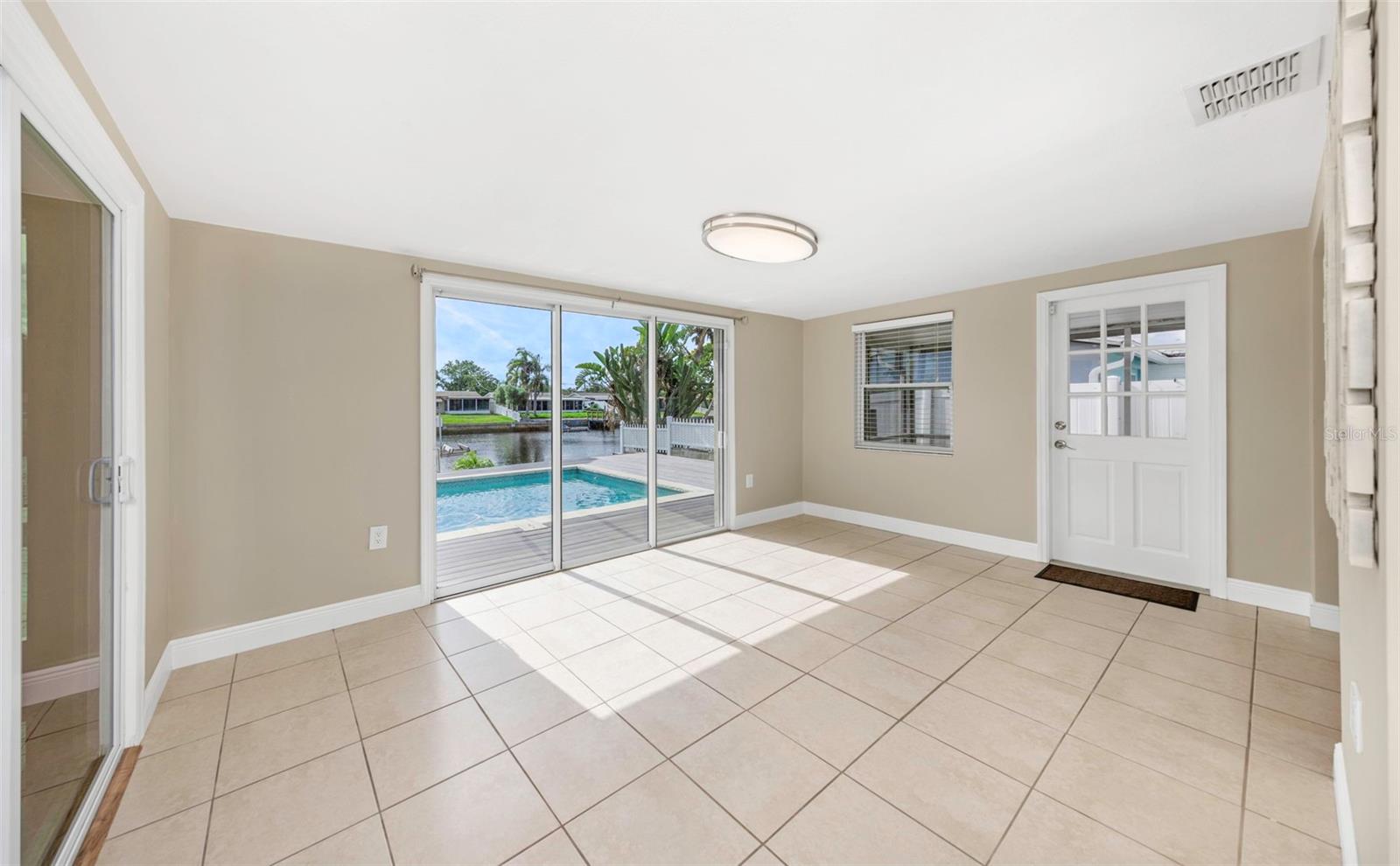 LEISURE BEACH - Residential