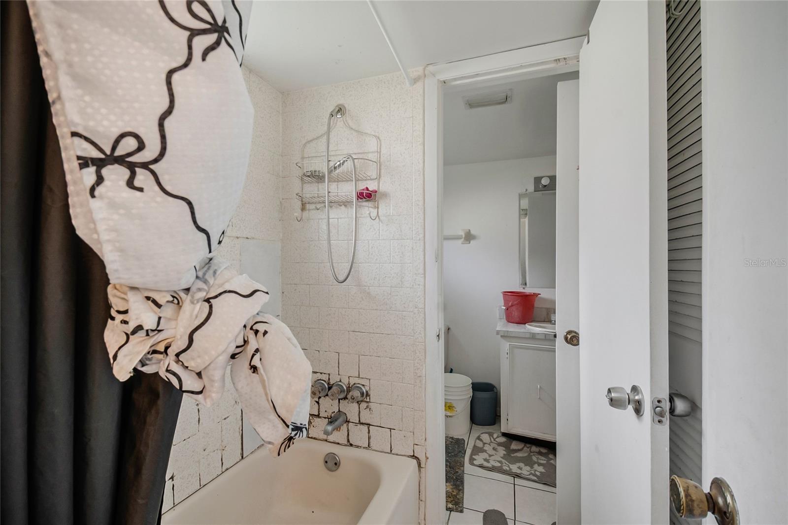 VILLAS AT SIGNAL HILL - Residential