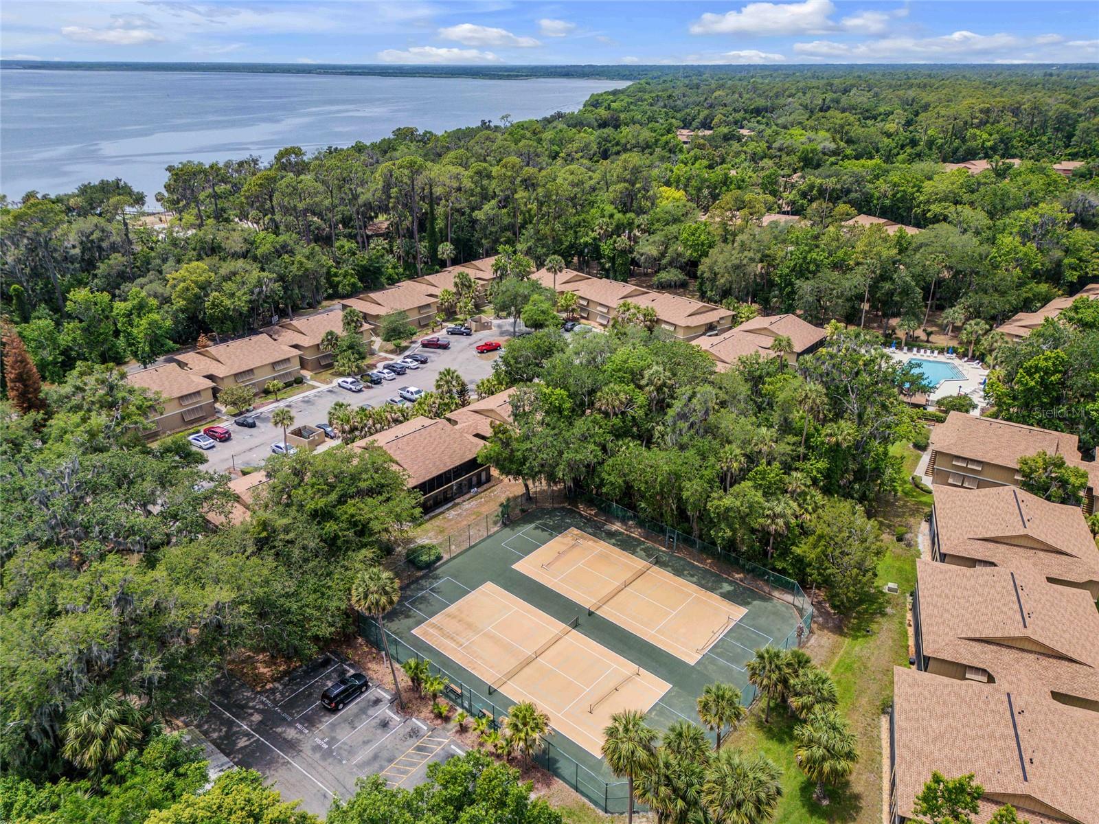 LAKESIDE CONDO APTS - Residential