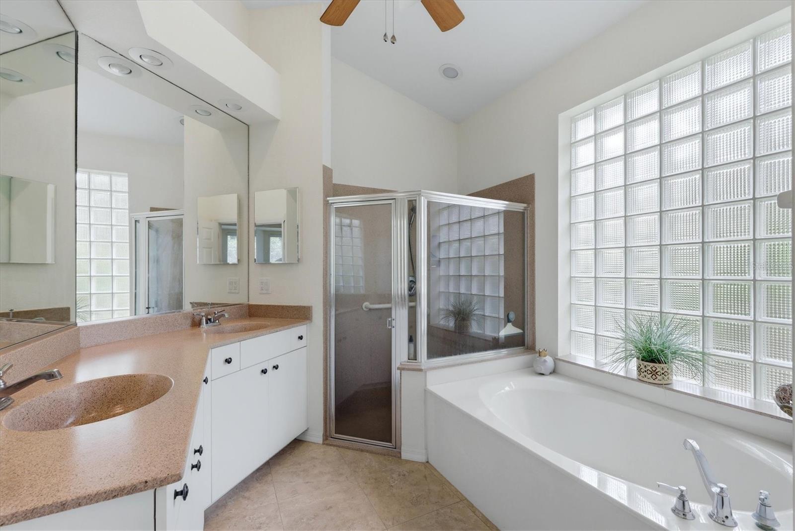 UNIVERSITY PARK COUNTRY CLUB - Residential