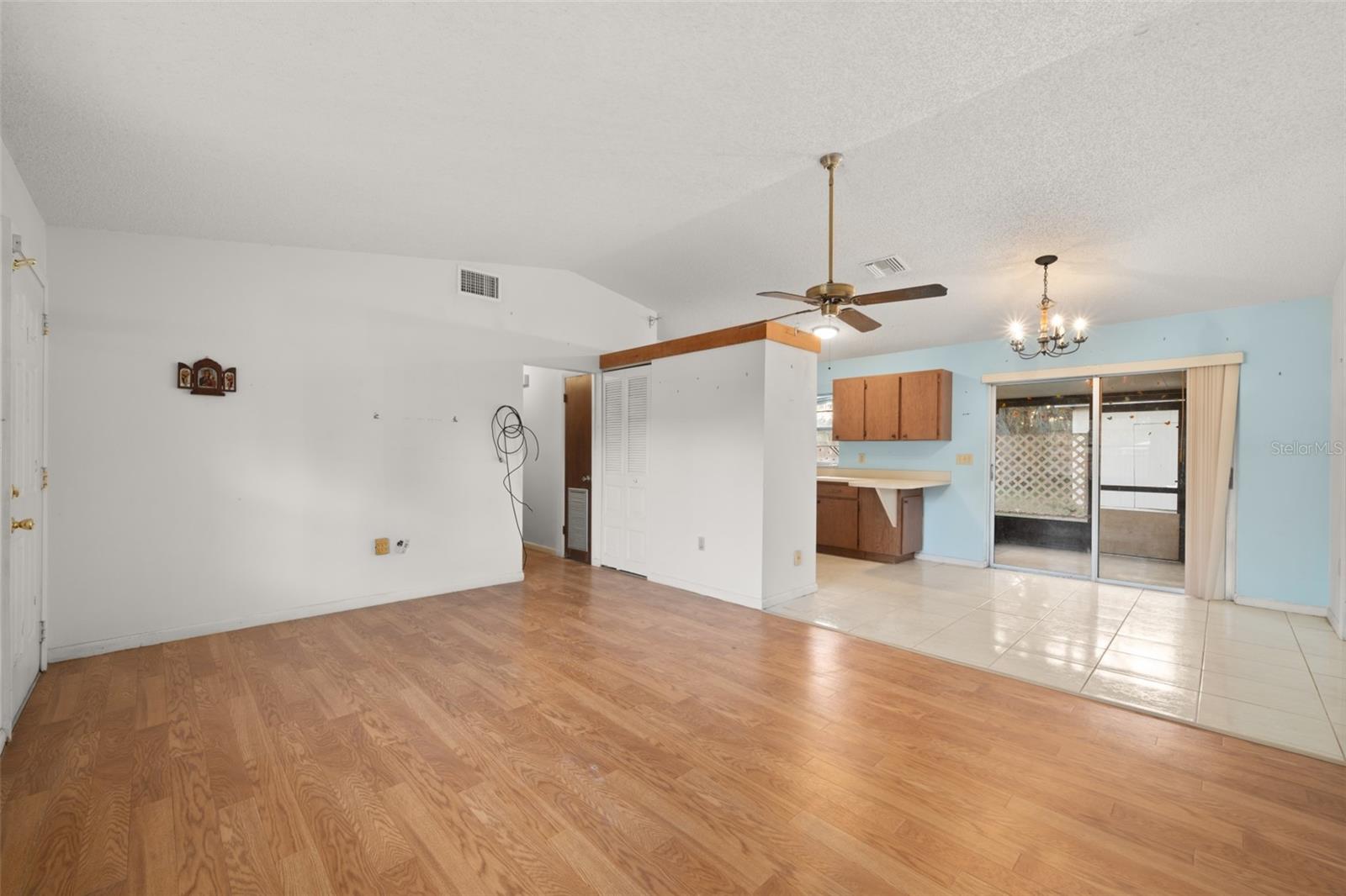 AVON PARK LAKES - Residential