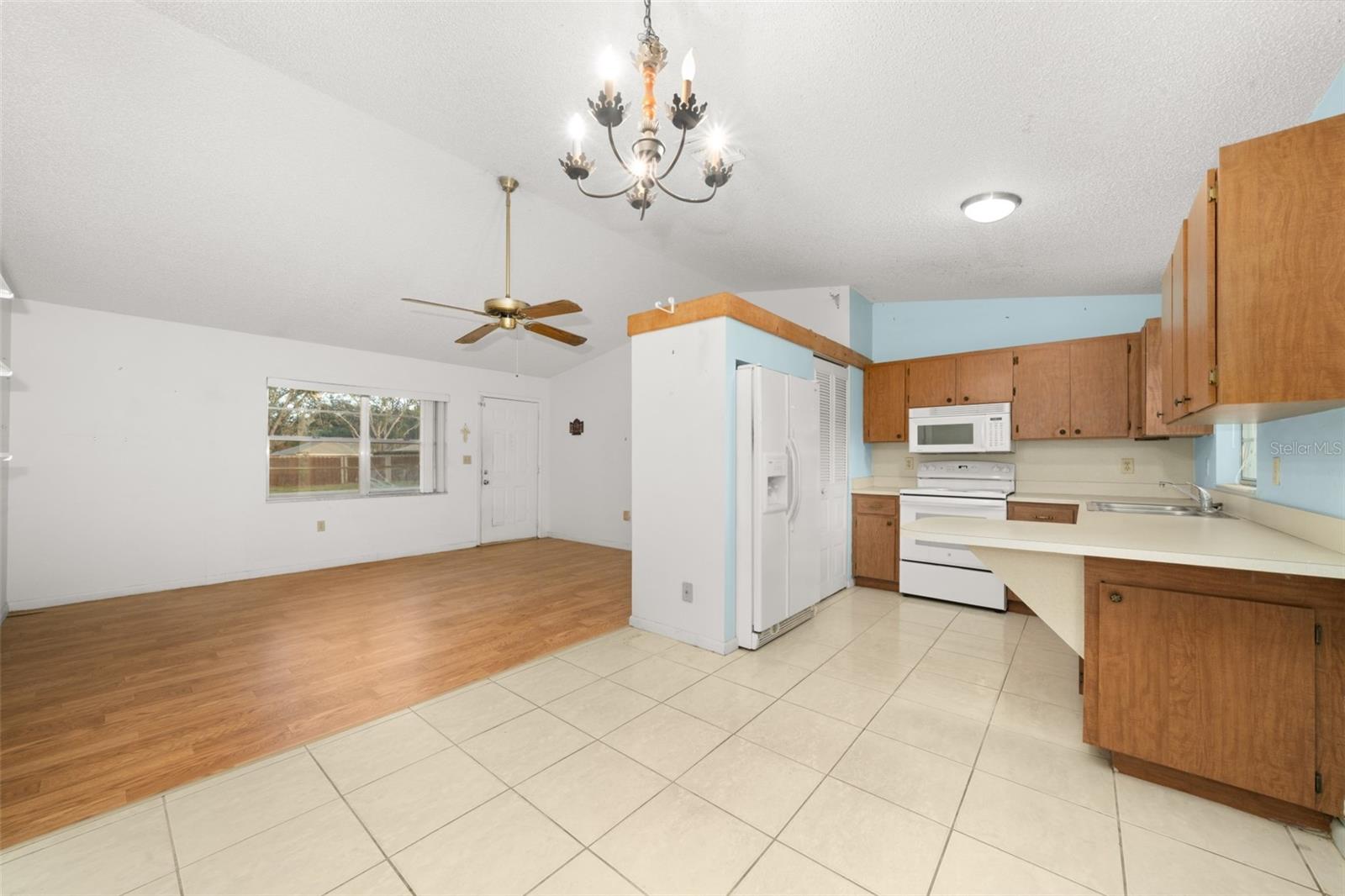 AVON PARK LAKES - Residential