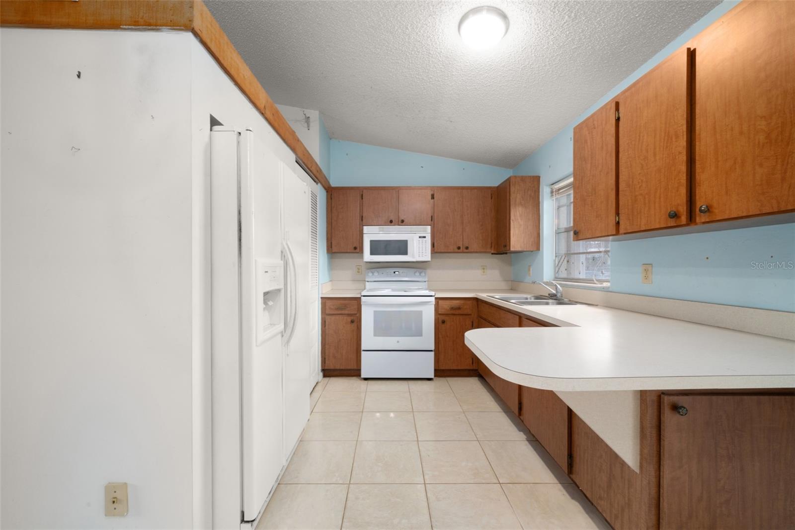 AVON PARK LAKES - Residential