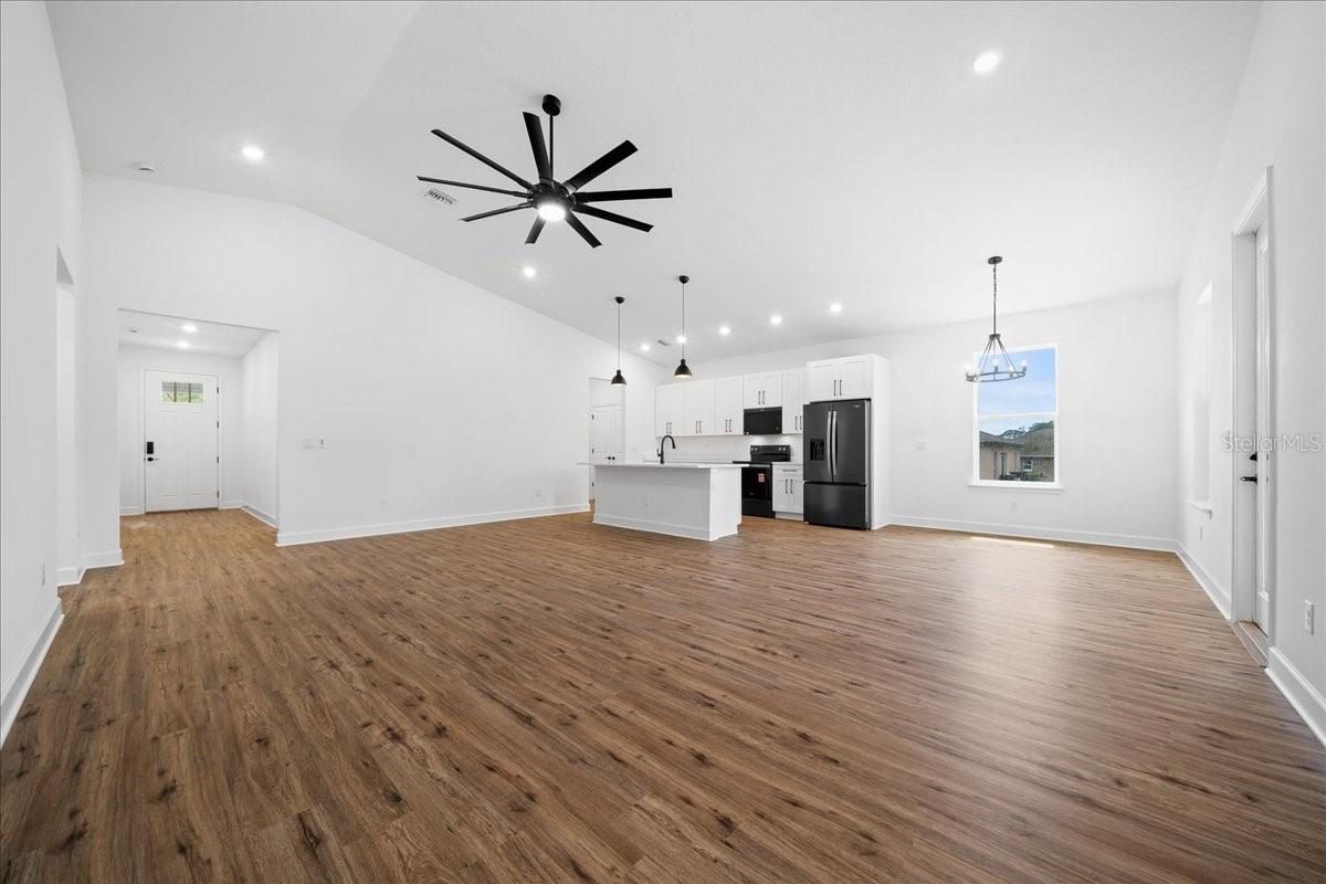 ROYAL HIGHLANDS - Residential
