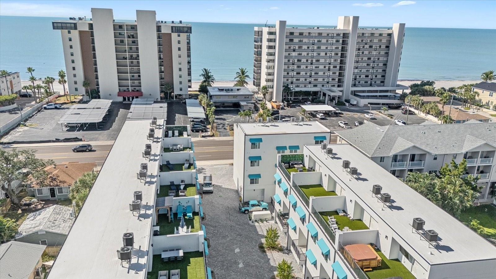AZUL TWNHMS CONDO - Residential