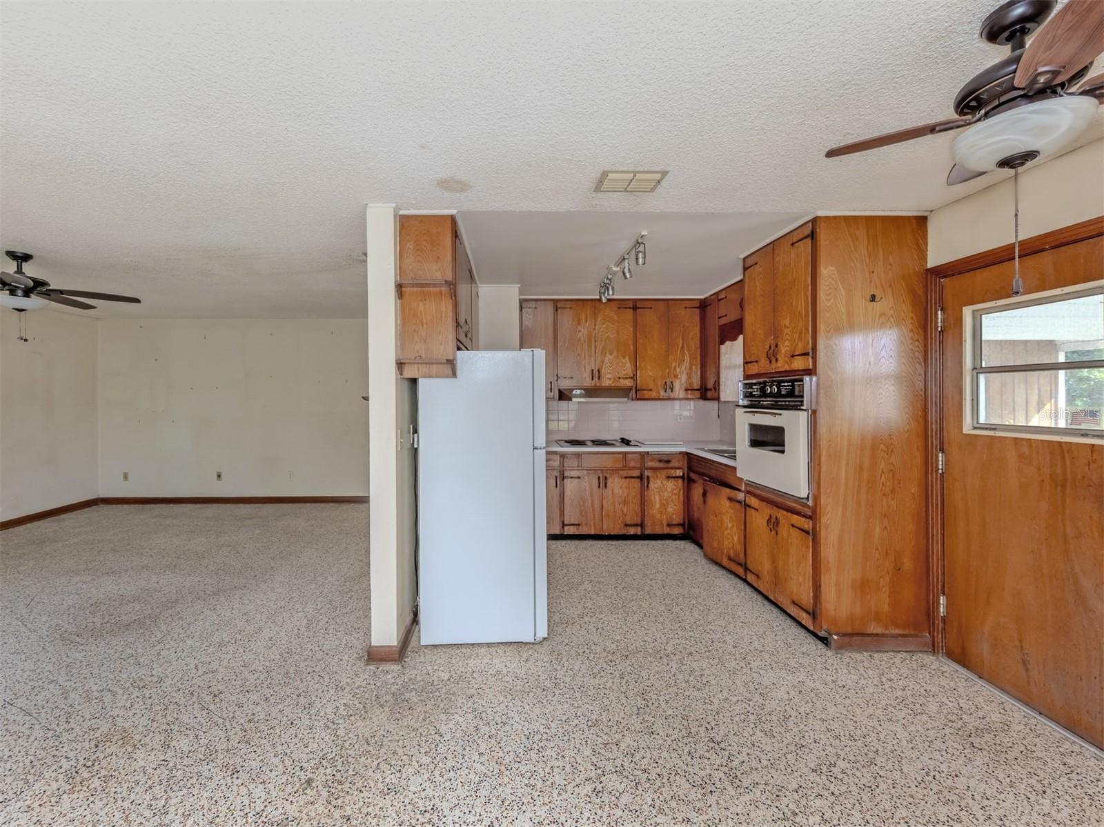 SOUTH VENICE - Residential