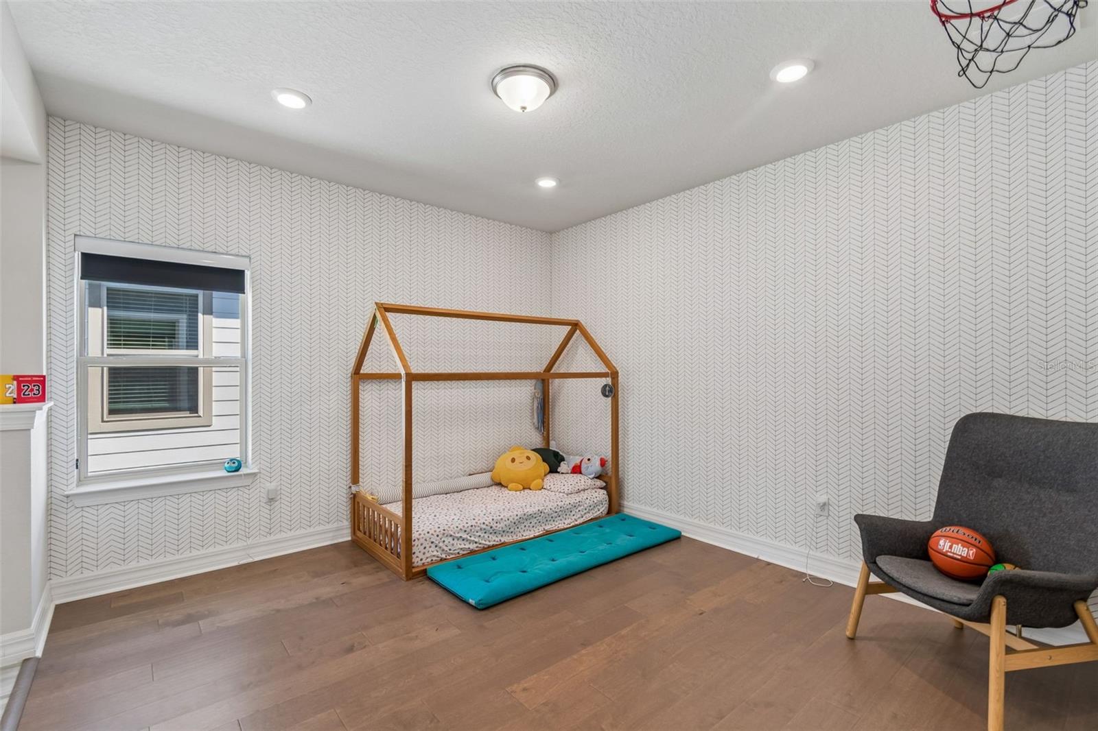 PHILLIPS GROVE TR J - Residential Lease