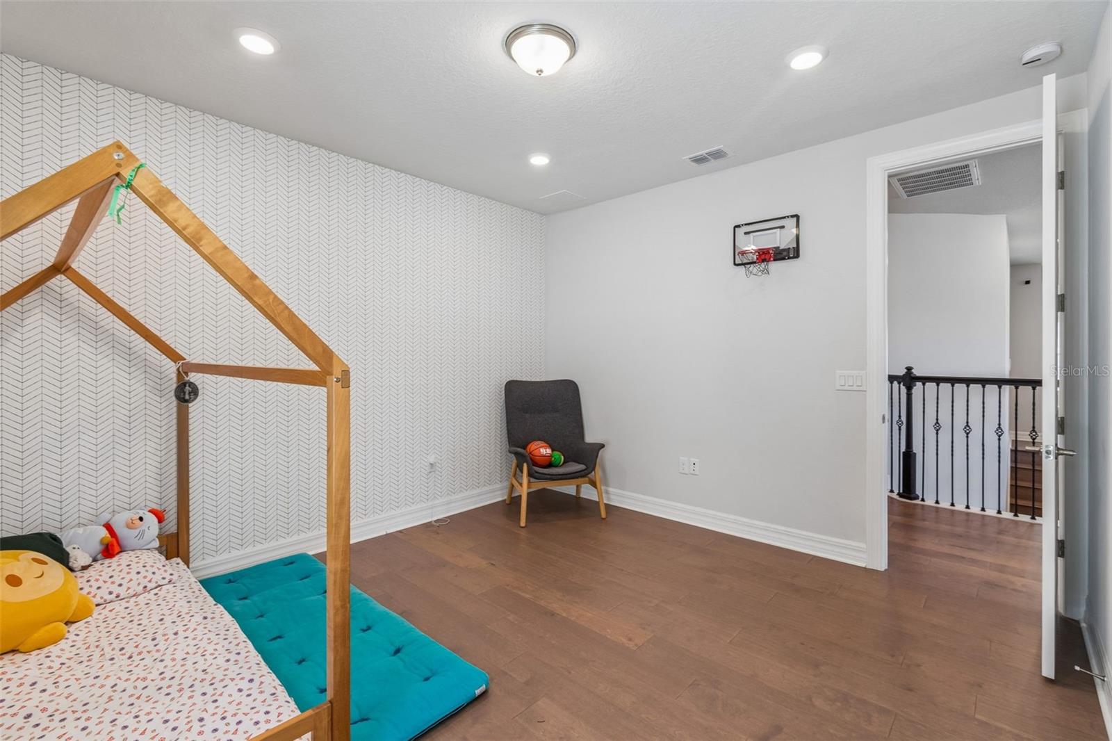PHILLIPS GROVE TR J - Residential Lease