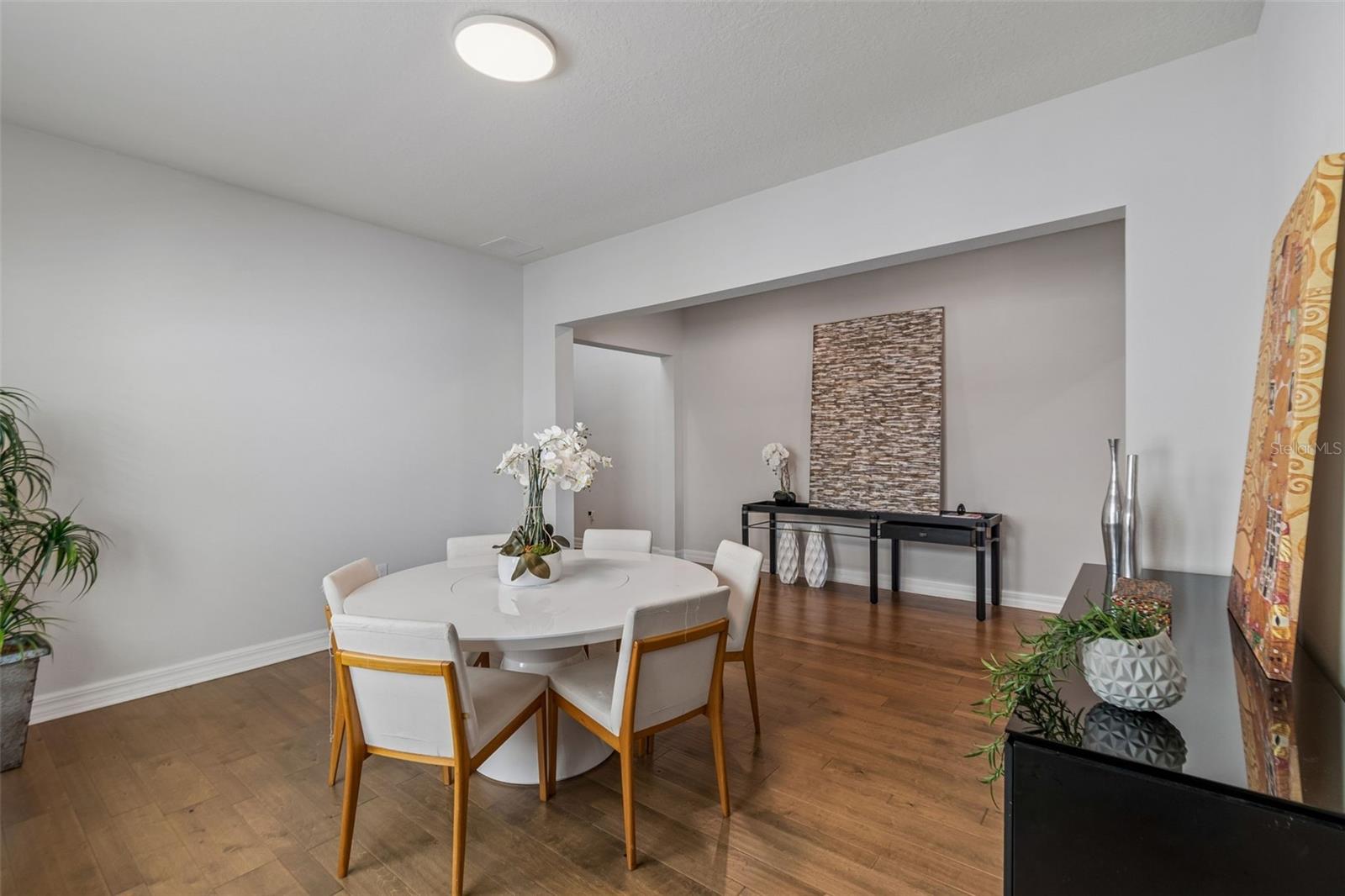 PHILLIPS GROVE TR J - Residential Lease