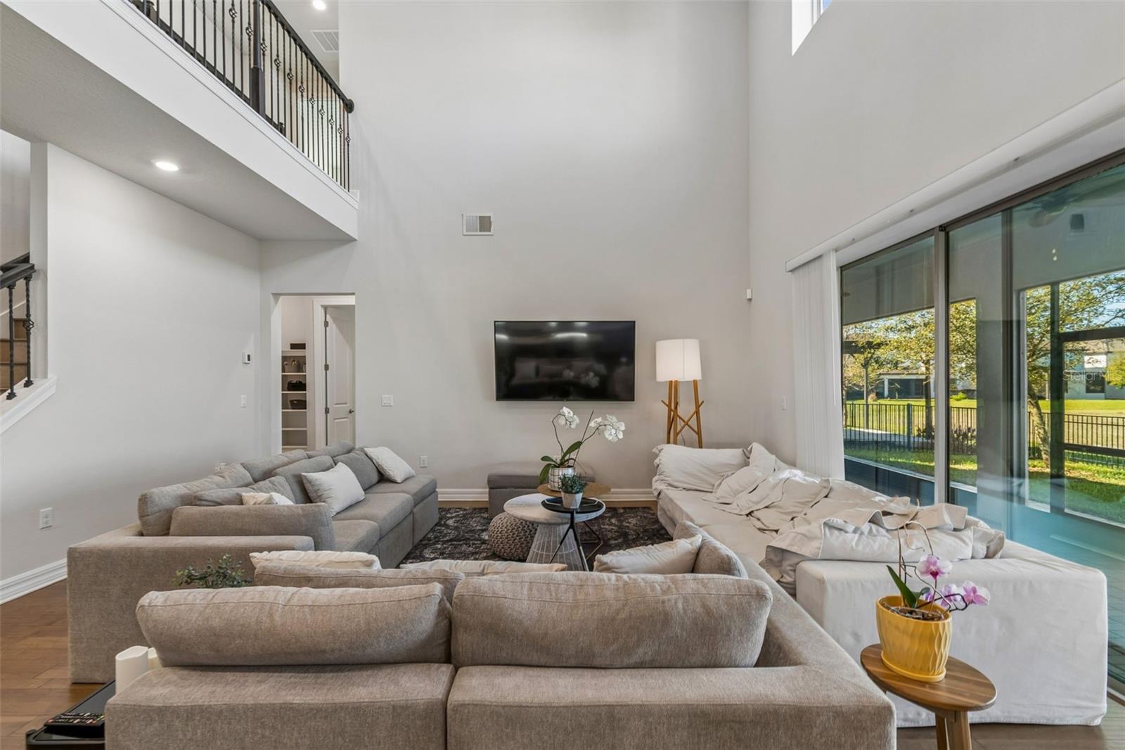 PHILLIPS GROVE TR J - Residential Lease