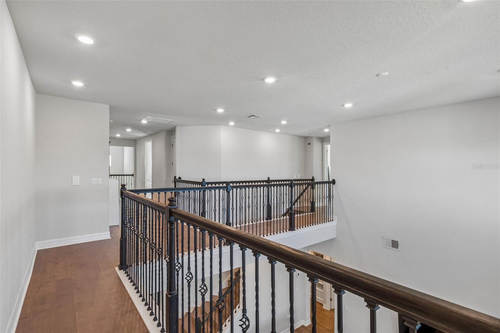 PHILLIPS GROVE TR J - Residential Lease