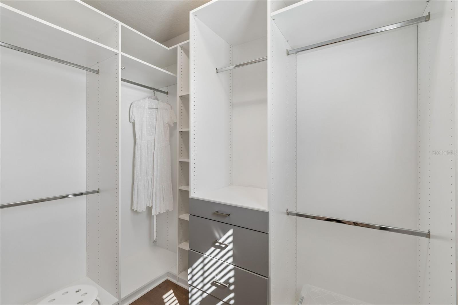 PHILLIPS GROVE TR J - Residential Lease