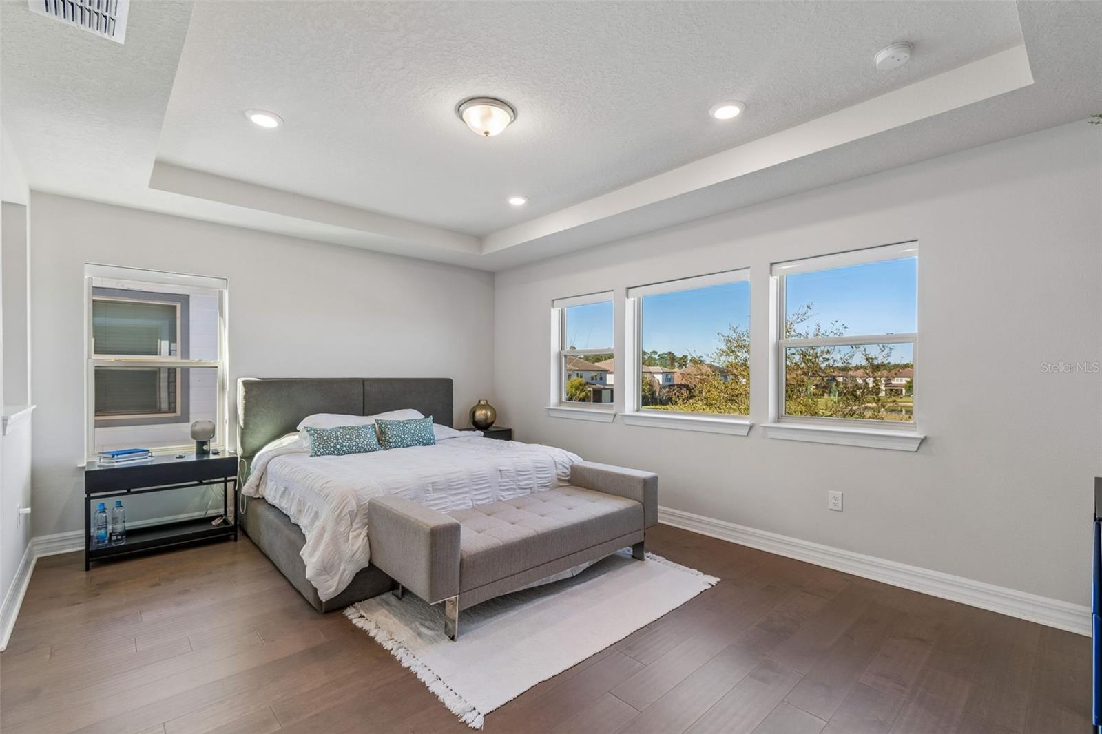 PHILLIPS GROVE TR J - Residential Lease