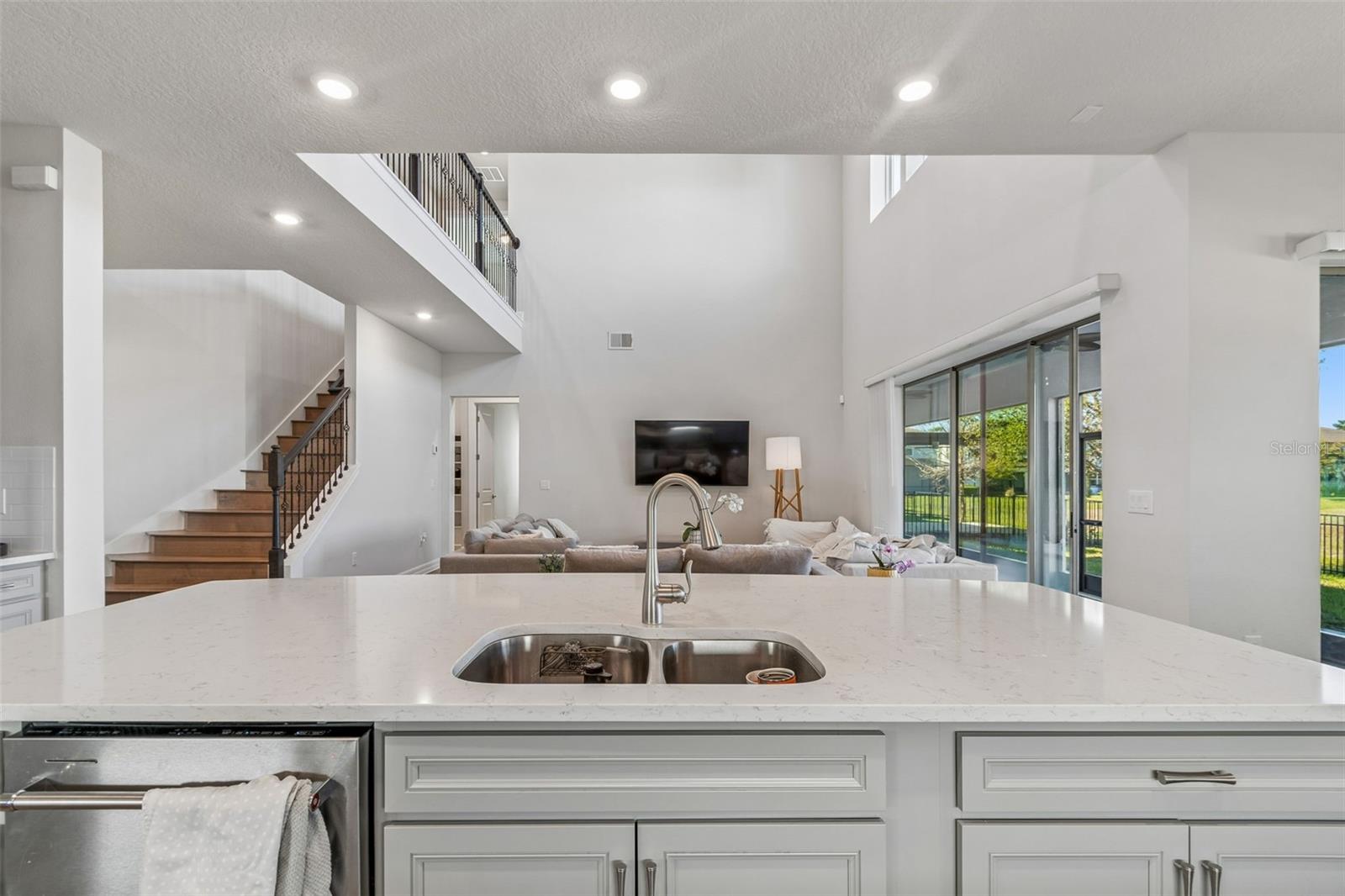 PHILLIPS GROVE TR J - Residential Lease