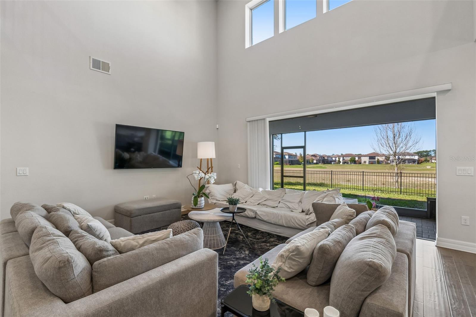 PHILLIPS GROVE TR J - Residential Lease