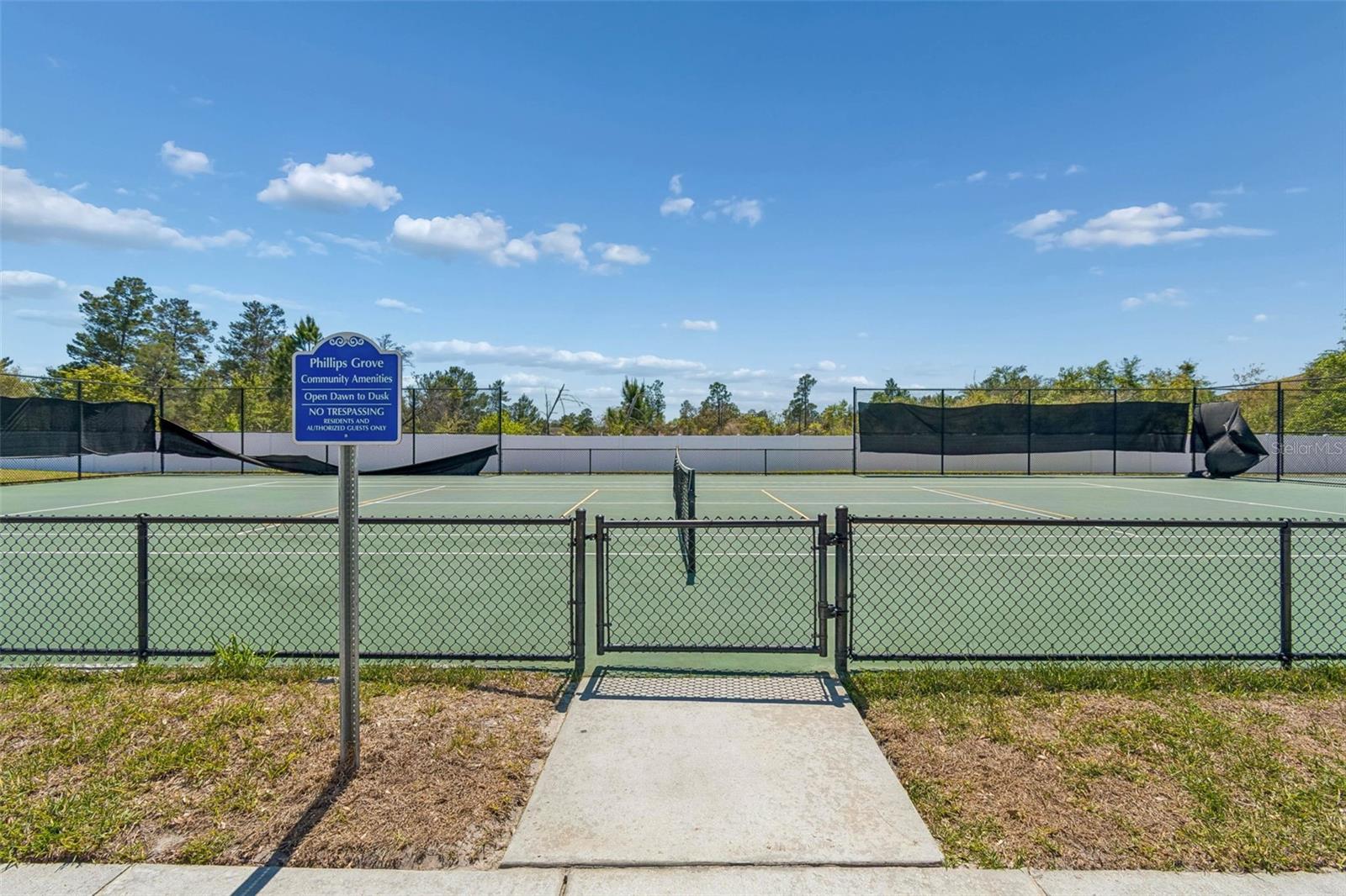 PHILLIPS GROVE TR J - Residential Lease