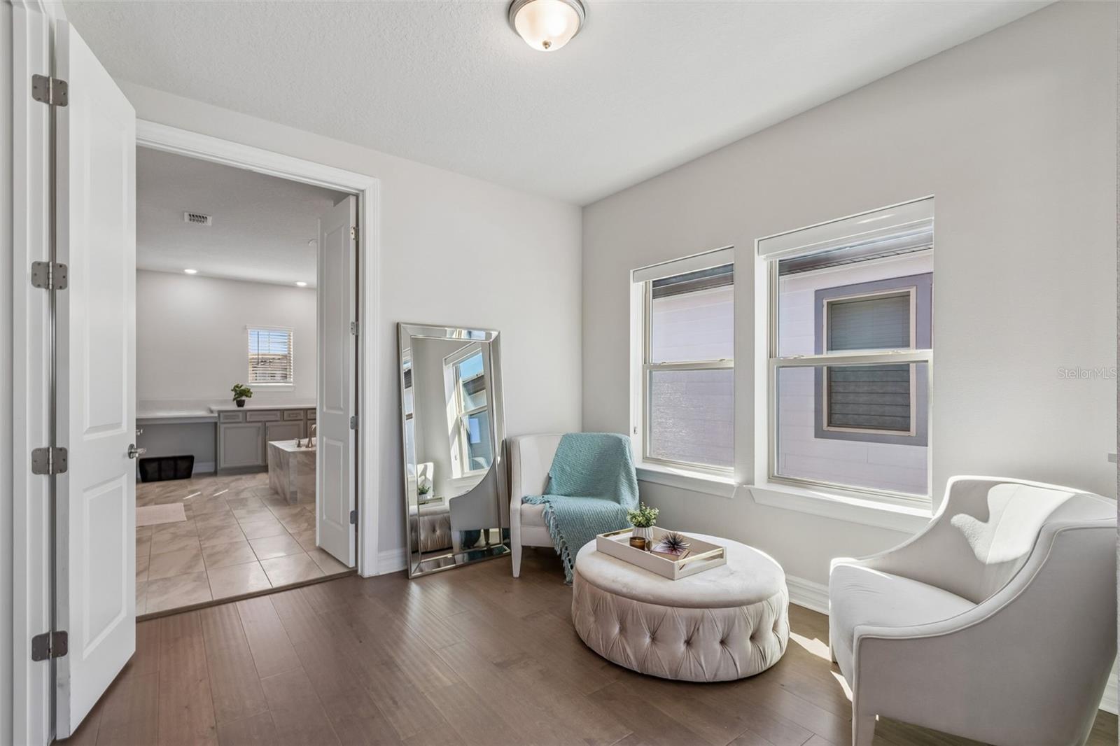 PHILLIPS GROVE TR J - Residential Lease