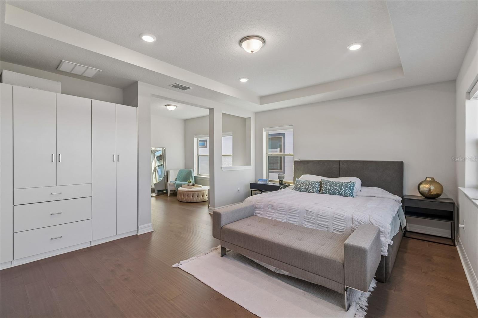 PHILLIPS GROVE TR J - Residential Lease