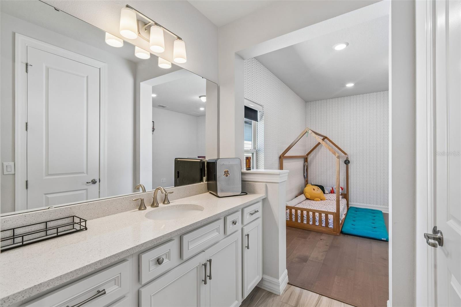 PHILLIPS GROVE TR J - Residential Lease