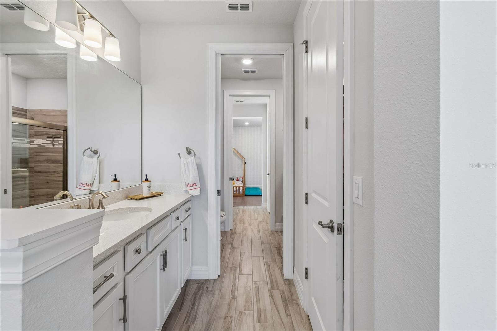 PHILLIPS GROVE TR J - Residential Lease