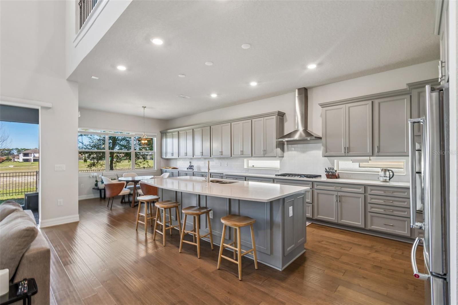 PHILLIPS GROVE TR J - Residential Lease