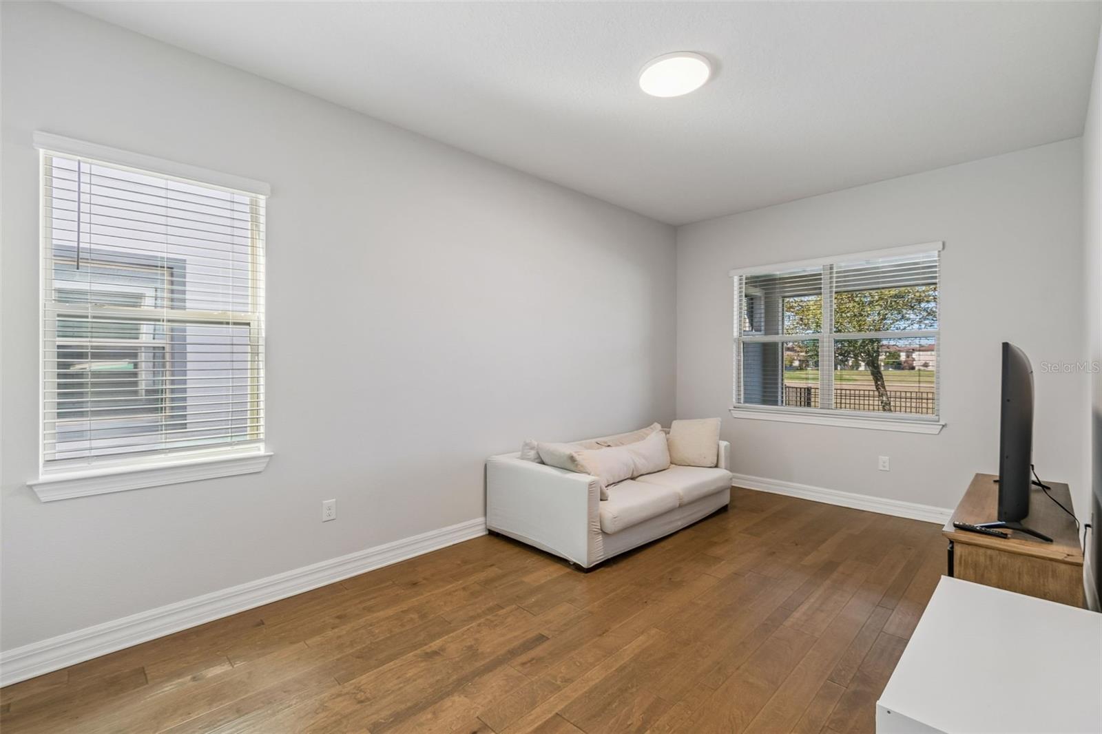 PHILLIPS GROVE TR J - Residential Lease