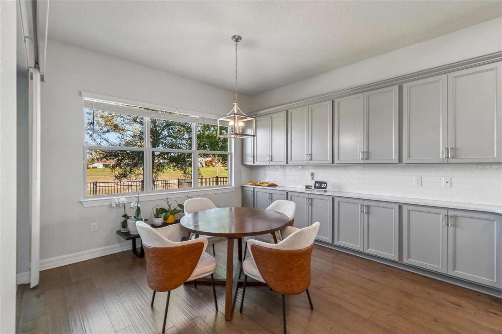 PHILLIPS GROVE TR J - Residential Lease