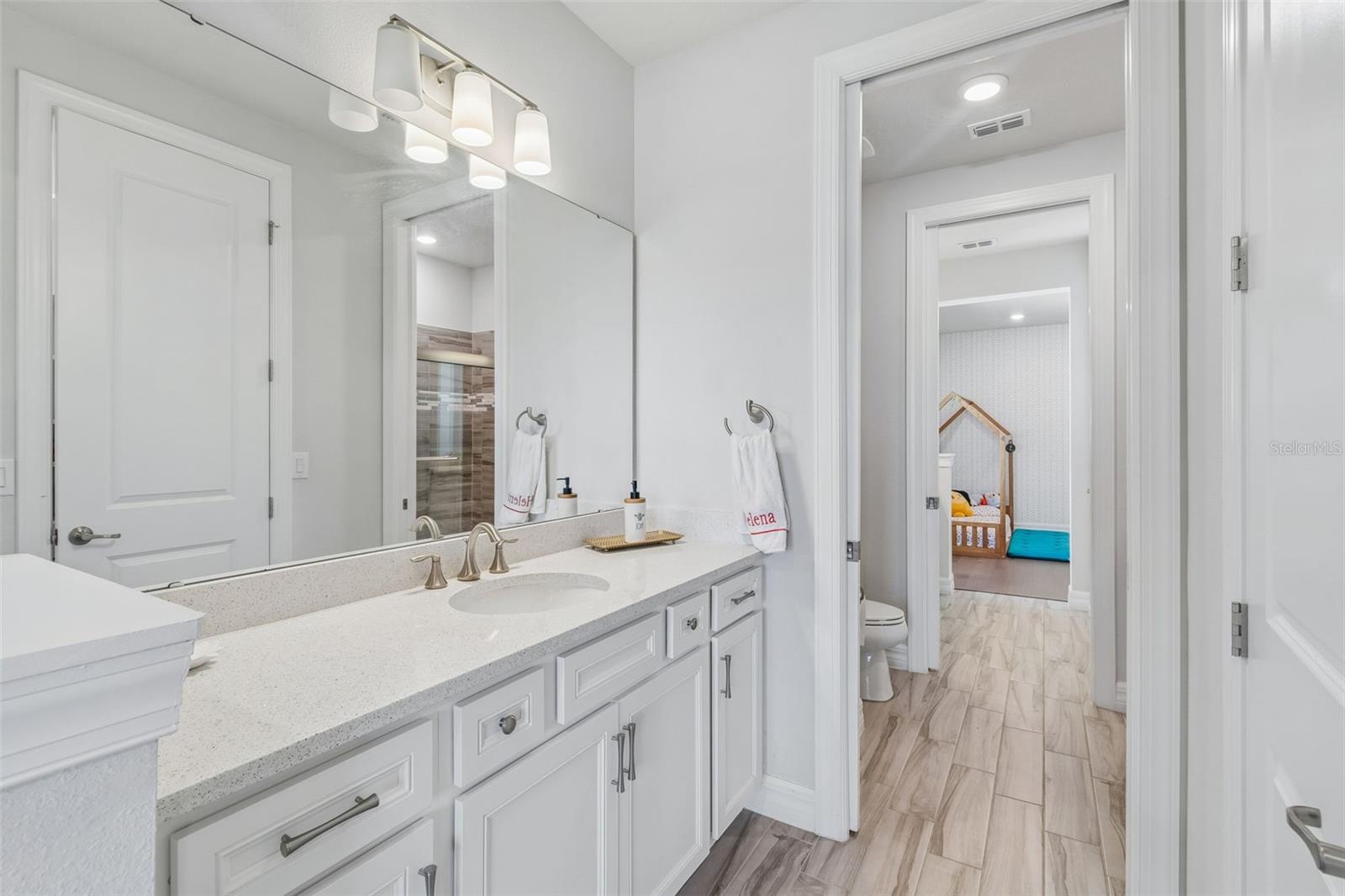 PHILLIPS GROVE TR J - Residential Lease